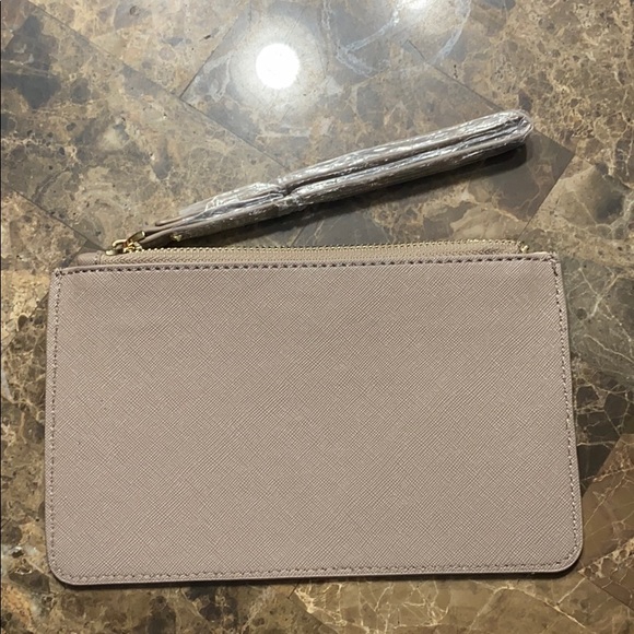 Kate Spade Wristlet - Picture 4 of 8
